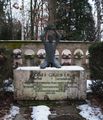 Josef Gruber Denkmal.jpg