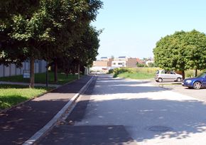 Die Emil-Rathenau-Straße, Blick Richtung Norden