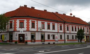 Das Gasthaus s'Eckerl (links)