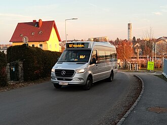 Bus der Linie 107 bei der Klimtstraße (Haltestelle Gaumberg)