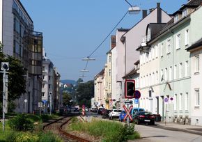 Reindlstraße (mit Gleisen der Verbindungsbahn), Blick von der Wildbergstraße Richtung Westsüdwesten