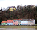 Häuserzeile Donautal Römerberg.jpg