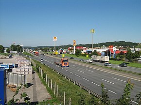 West Autobahn bei der Anschlussstelle Ansfelden und der Raststation Ansfelden