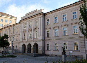 Das Landesgericht Linz, die Front zur Fadingerstraße