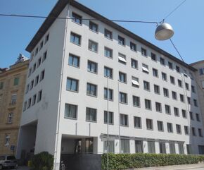 Ernst-Koref-Heim vom Herbert-Bayer-Platz aus gesehen