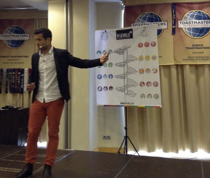 Datei:Toastmasters Blue Danube Speakers.jpg