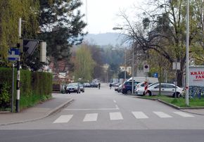 Der Aubrunnerweg von der Altenberger Straße aus gesehen