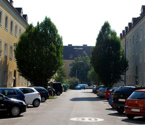 Harruckerstraße, Blick von der Leonfeldner Straße Richtung Osten