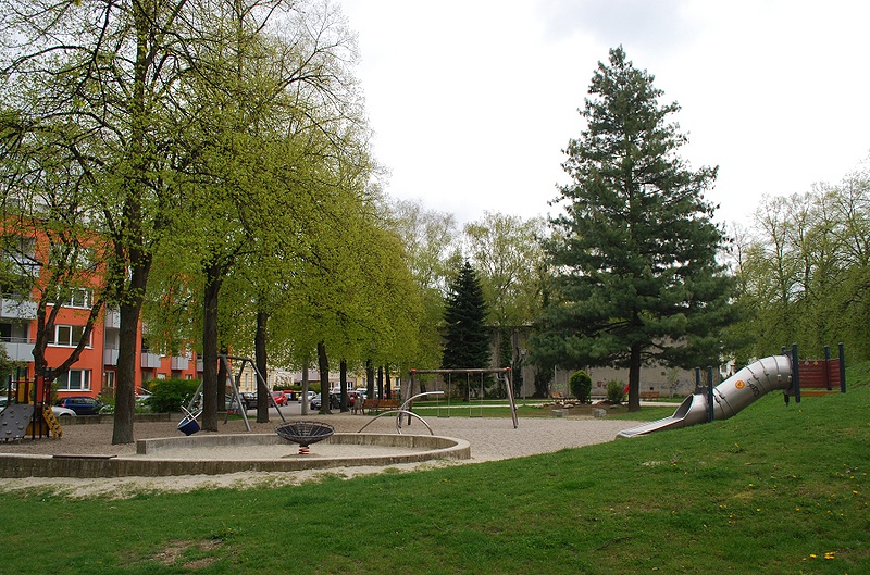 Datei:Andreas-Hofer-Park Spielplatz.jpg