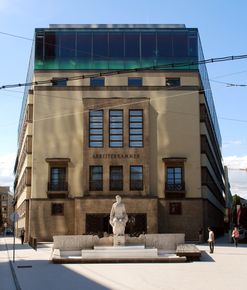 Frontansich des historischen Gebäudes der Arbeiterkammer in Linz