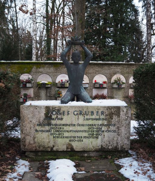 Datei:Josef Gruber Denkmal.jpg