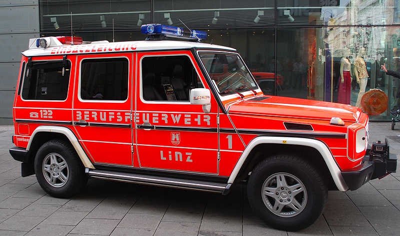 Datei:Feuerwehr Kommandofahrzeug.jpg