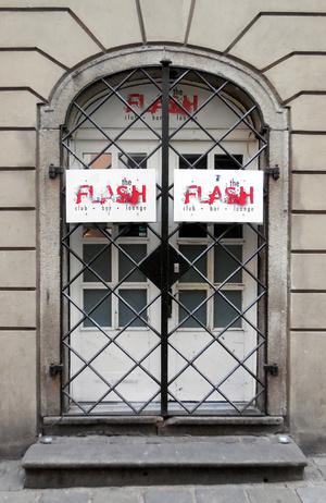 Eingang der Bar "The Flash"