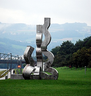 Skulptur des Forum Metall