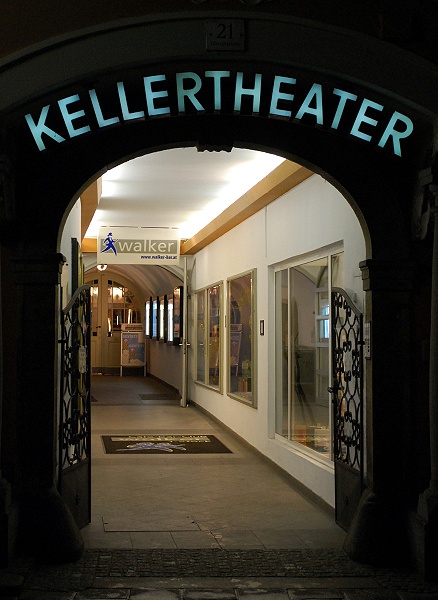 Datei:Eingang Kellertheater Walker.jpg