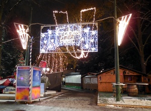 Eingang zum Weihnachtsmarkt Volksgarten, nach der Sperrstunde (2012)