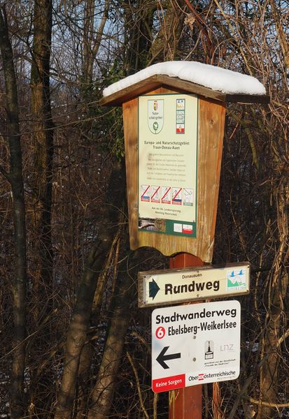Datei:Stadtwanderweg Ebelsberg Weikerlsee Naturschutzgebiet.jpg