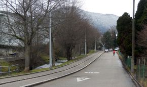 Jägerstätterstraße, Blick von der Kirchmühlstraße Richtung Norden, Links der Haselbach