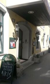 Das Lokal noch unter dem alten Betreiber als "Aris Taverna.Ouserie"