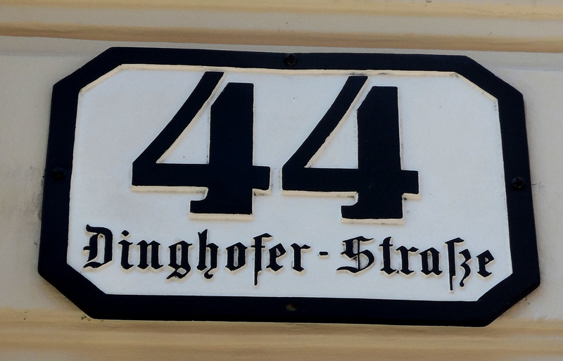 Datei:Historische Hausnummerntafel Dinghoferstraße.jpg