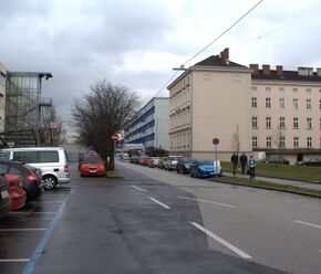 Paul-Hahn-Straße, Blick Richtung Südosten zur HTL Paul-Hahn-Straße