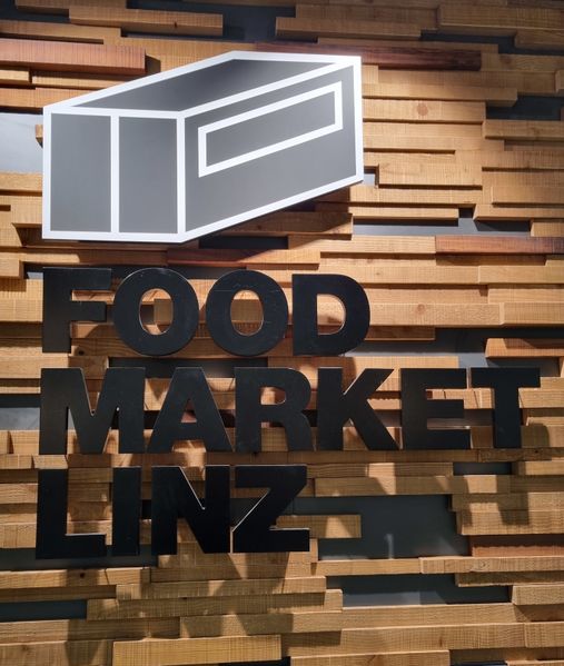 Datei:Food Market Linz.jpg