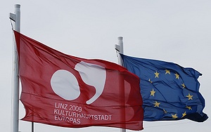Logo von Linz09 als Flagge