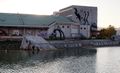 Mural Harbor 2 gekenterter Ponton.jpg