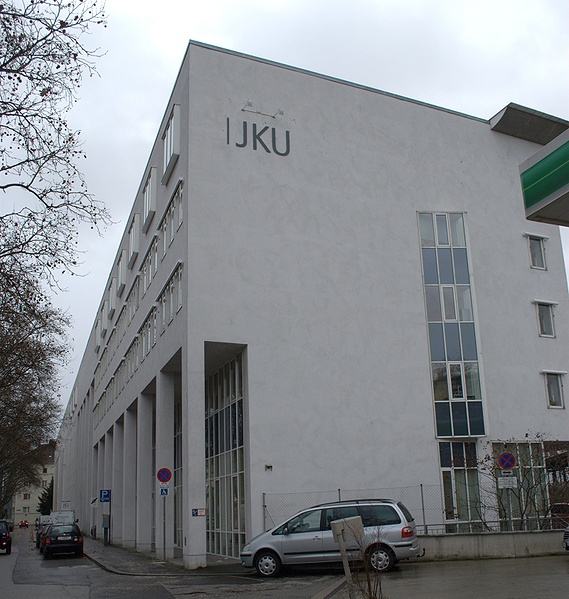 Datei:JKU Gebäude Gruberstraße.jpg