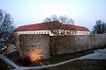 Schloss Ostseite Mauer.jpg