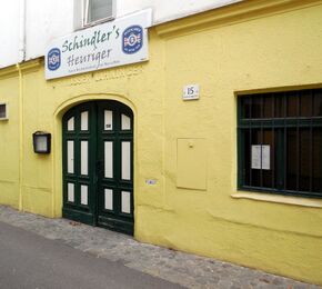 Schindler's Heuriger, Eingang an der Lederergasse (noch der frühere Lokal-Name)