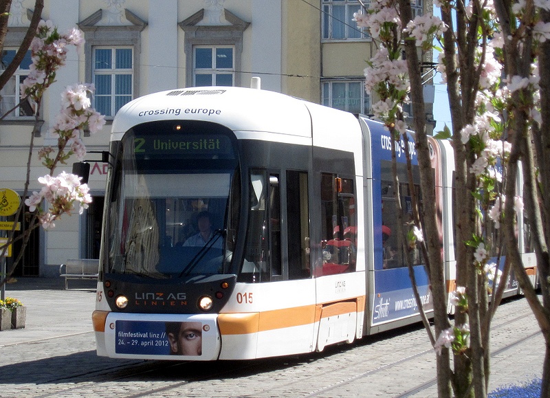 Datei:Straßenbahnlinie 2 Hauptplatz.jpg