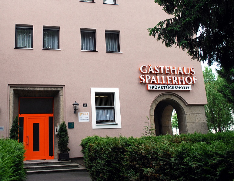 Datei:Gästehaus Spallerhof.jpg