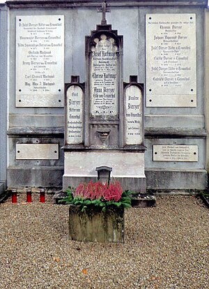 St. Barbara-Friedhof Linz, Grab der Familie Dierzer von Traunthal, in dem auch Josef Dierzer von Traunthal bestattet ist.