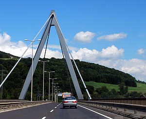 Die Steyregger Brücke ist Teil der B 3 Donau Straße