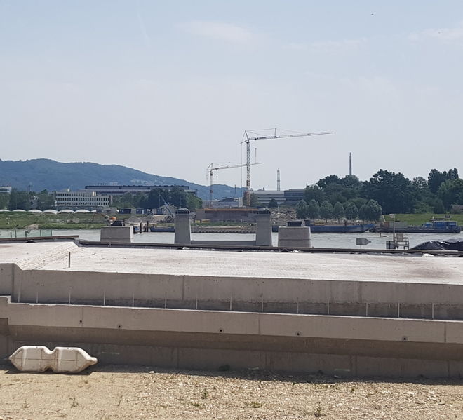 Datei:Neue Donaubrücke Baustelle.jpg