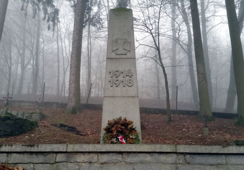 Datei:Soldatenfriedhof Pöstlingberg Denkmal.jpg