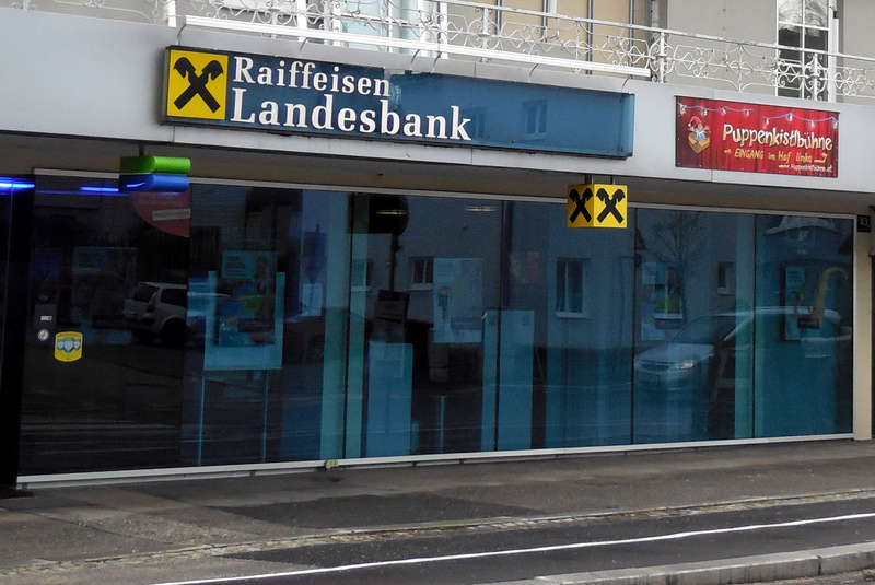 Datei:Raiffeisen-Landesbank Filiale Leonfeldner Straße.jpg