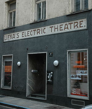 Der Schriftzug des ersten Linzer Kinos ziert noch heute das Gebäude