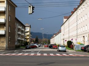 Die Prager Straße von der Linken Brückenstraße aus gesehen