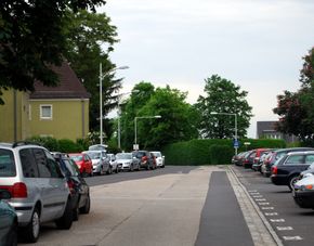 Müller-Guttenbrunn-Straße, Blick von der Glimpfingerstraße Richtung Süden