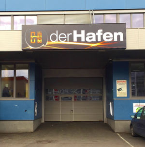 Eingangsbereich zum HAFEN tagsüber (außerhalb der Betriebszeiten, unter dem Namen der Hafen)
