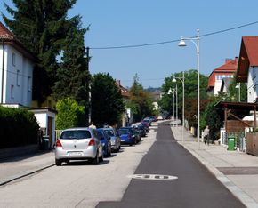Schwarzstraße, Blick von der Leonfeldner Straße Richtung Westen