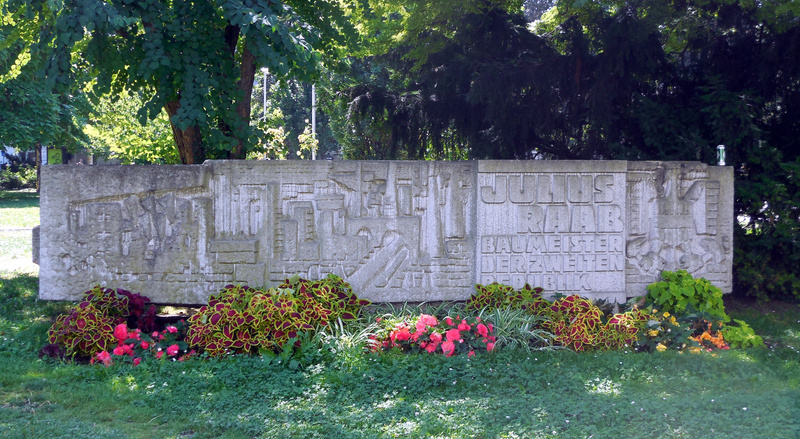 Datei:Julius Raab Denkmal Hessenplatz.jpg