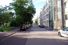 Die Huemerstraße beim Stadtpark (links)