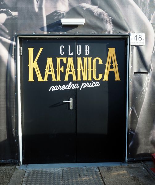 Datei:Club Kafanica Helmholtzstraße.jpg