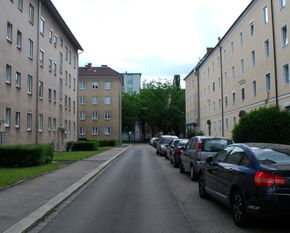 Finkstraße, Blick von der Heindlstraße Richtung Südwesten zur Linken Brückenstraße
