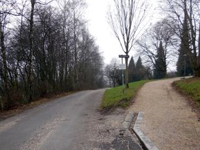 Sonnenpromenade (links), bei der Abzweigung des Maximilianwegs (rechts)