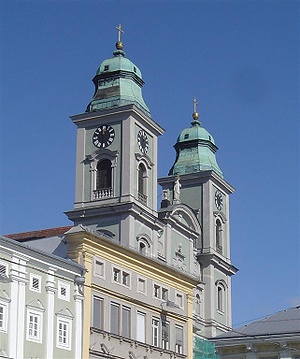 Der Alte Dom, vom Hauptplatz aus gesehen