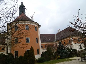 Prunerstift Linz, Kirche und Seitentrakt